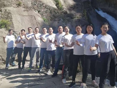 睿寂行空壓機(jī)人，嶗山一日游！