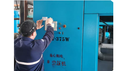 睿寂行空壓機(jī)售后服務(wù)人員現(xiàn)場檢查機(jī)器 睿寂行空壓機(jī)售后服務(wù)人員現(xiàn)場檢查機(jī)器