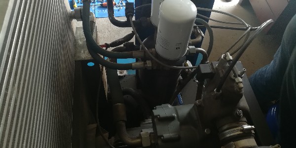 螺桿空壓機(jī)運(yùn)轉(zhuǎn)中的注意事項(xiàng)！